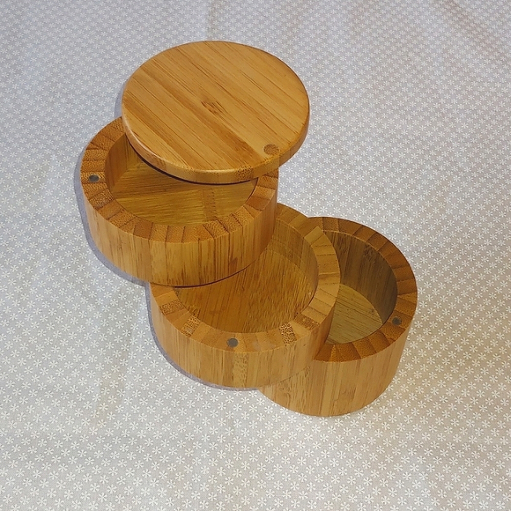 Super cute magnetic bamboo container!